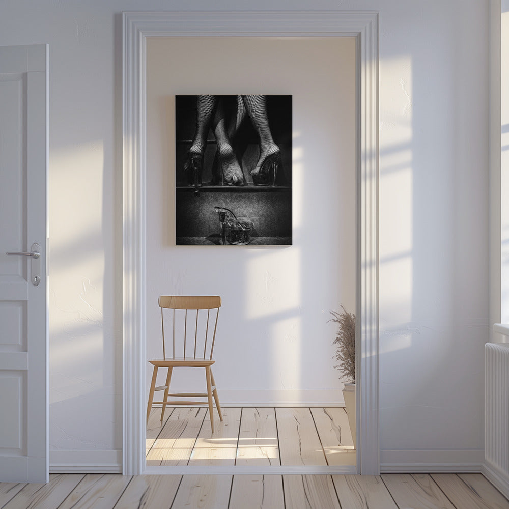 On the soles of its feet | Canvas