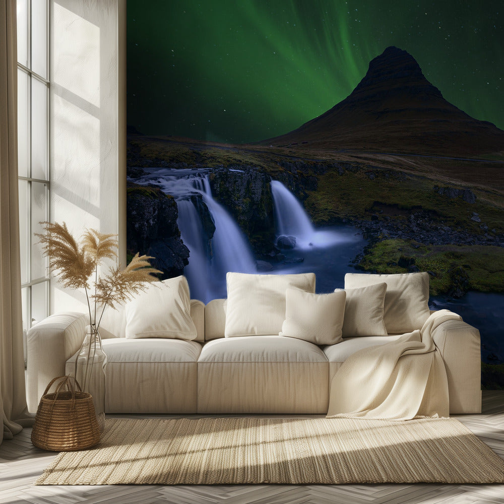 Kirkjufell. . . Sous un ciel vert boréal | Papier Peint Photo