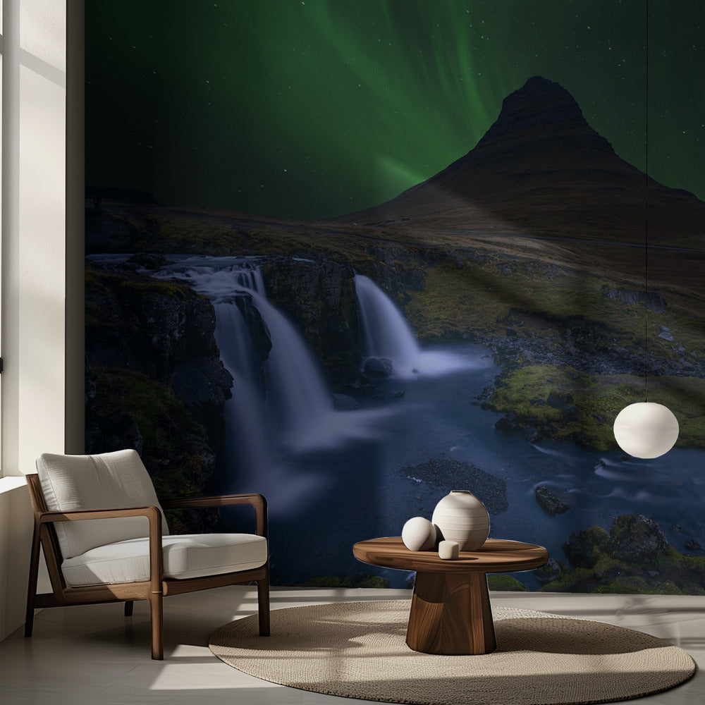 Kirkjufell. . . Sous un ciel vert boréal | Papier Peint Photo