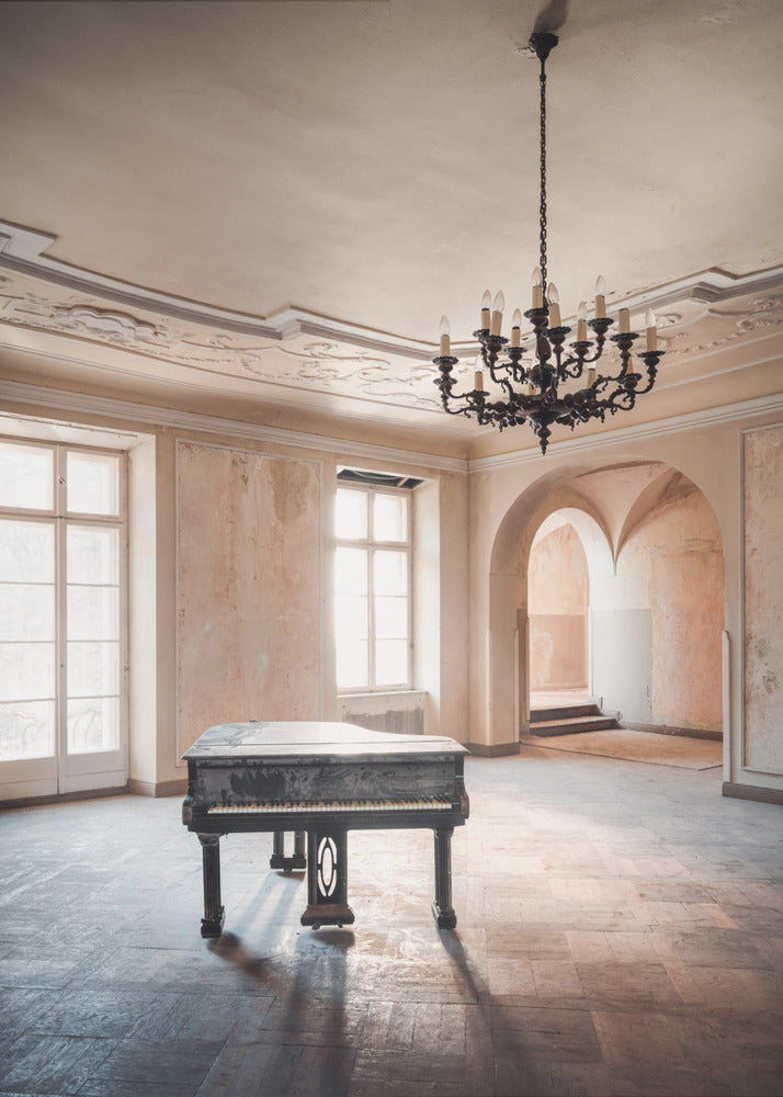Pianoforte in un castello abbandonato | Stampe su Tela