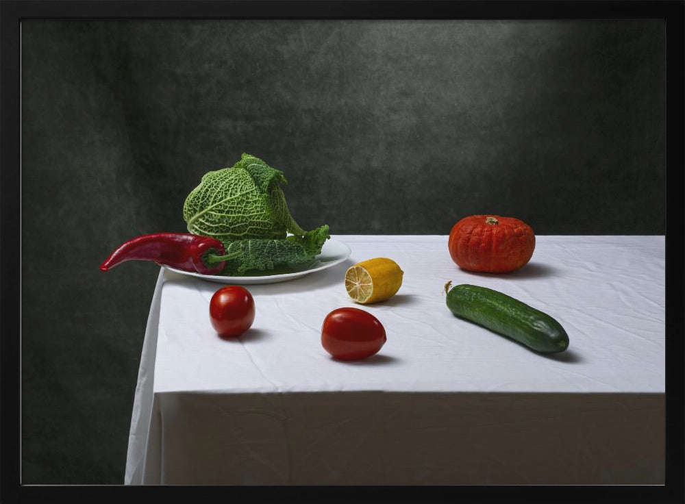 Stilleben med savoykål, tomater, gurka, röd paprika, citron och pumpa | Poster