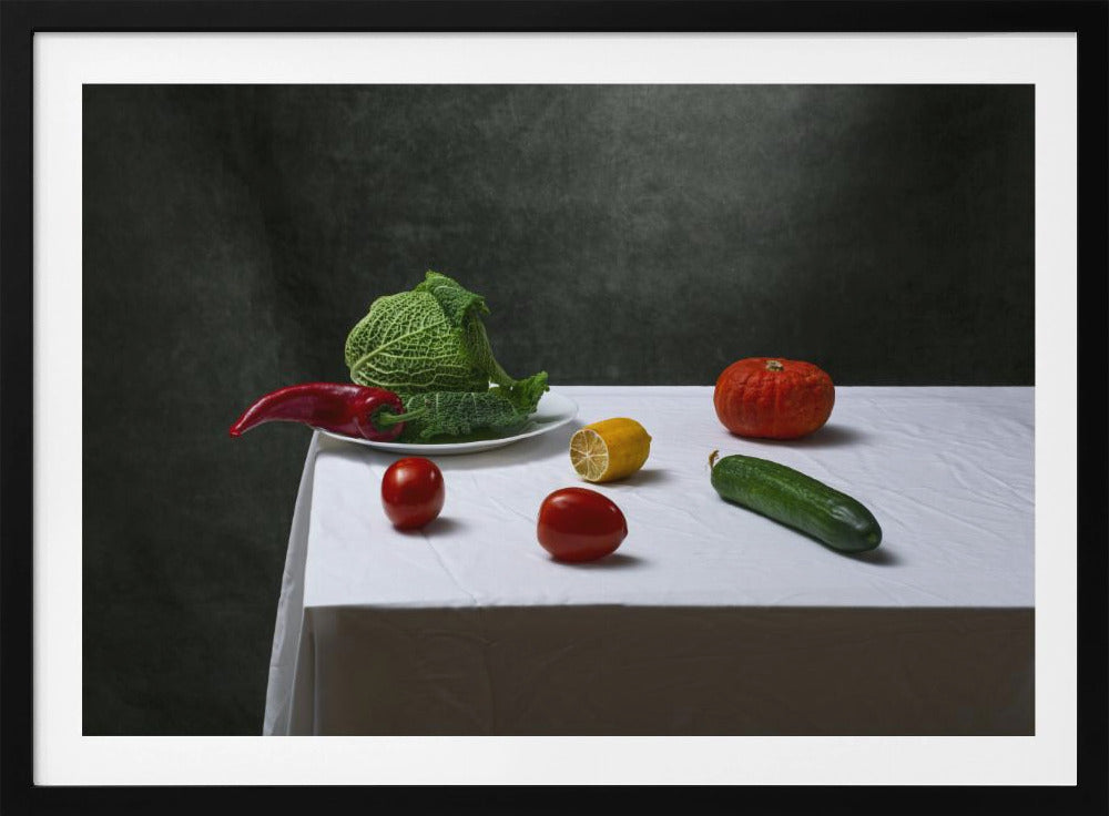 Stilleben med savoykål, tomater, gurka, röd paprika, citron och pumpa | Poster