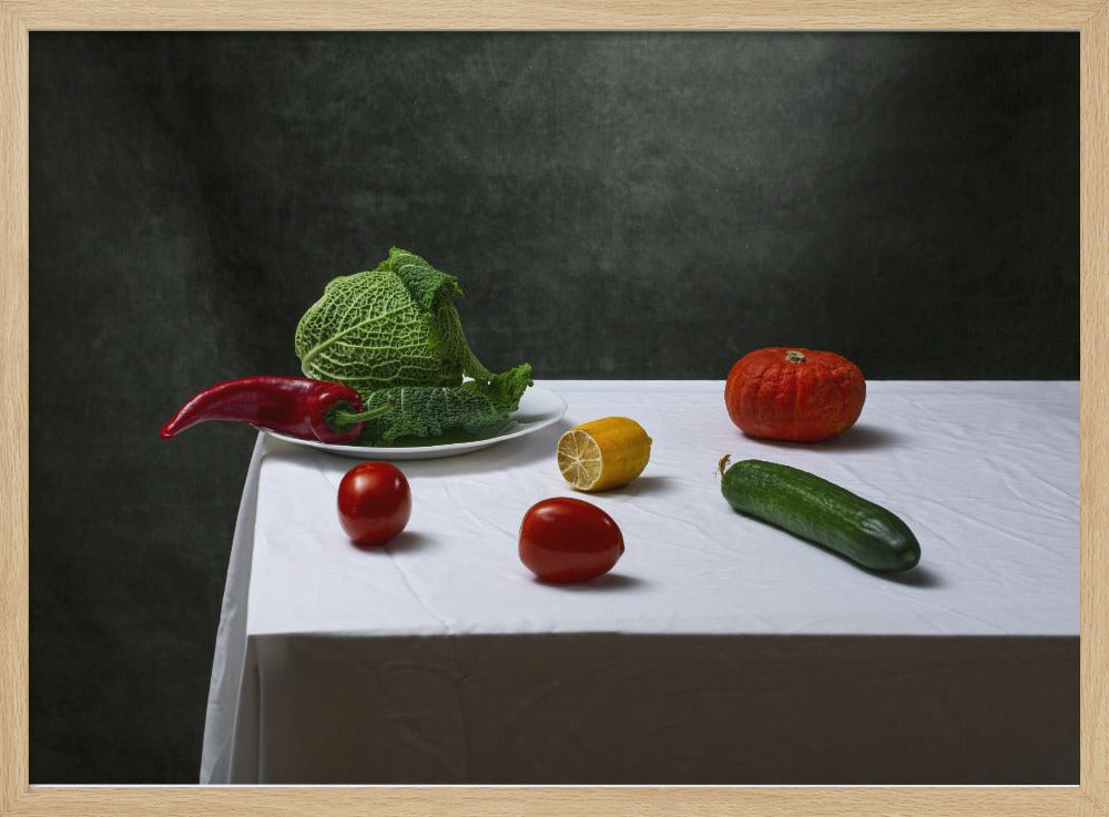 Stilleben med savoykål, tomater, gurka, röd paprika, citron och pumpa | Poster