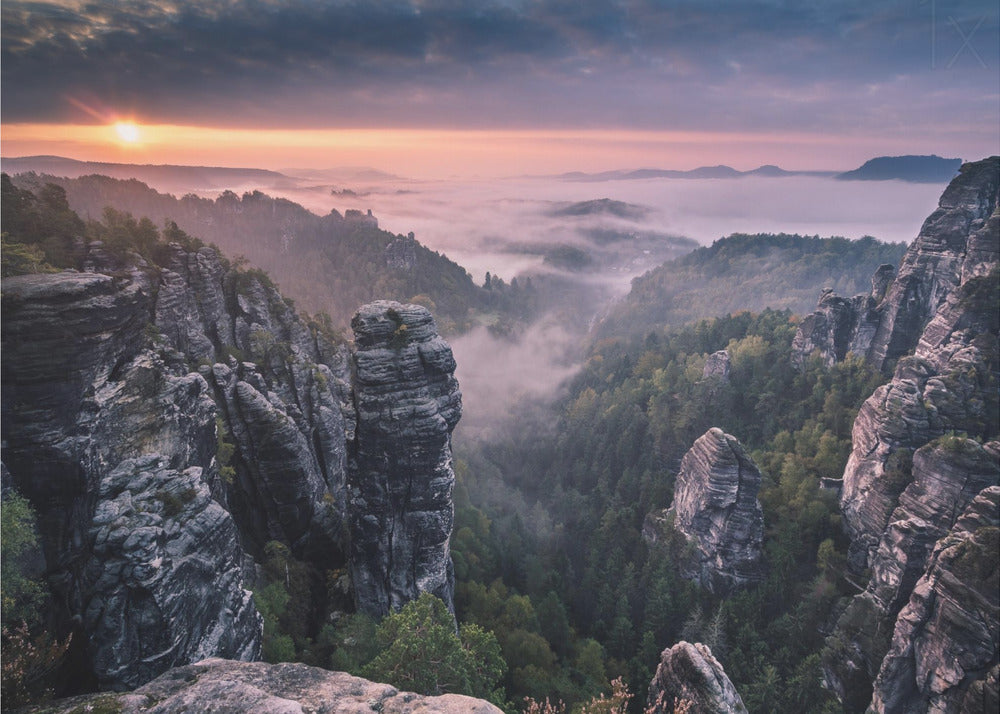 Zonsopgang op de rotsen | Fotobehang