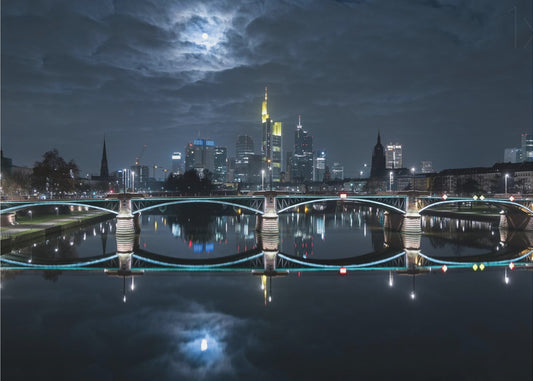 Frankfurt täysikuun aikaan | Valokuvatapetit