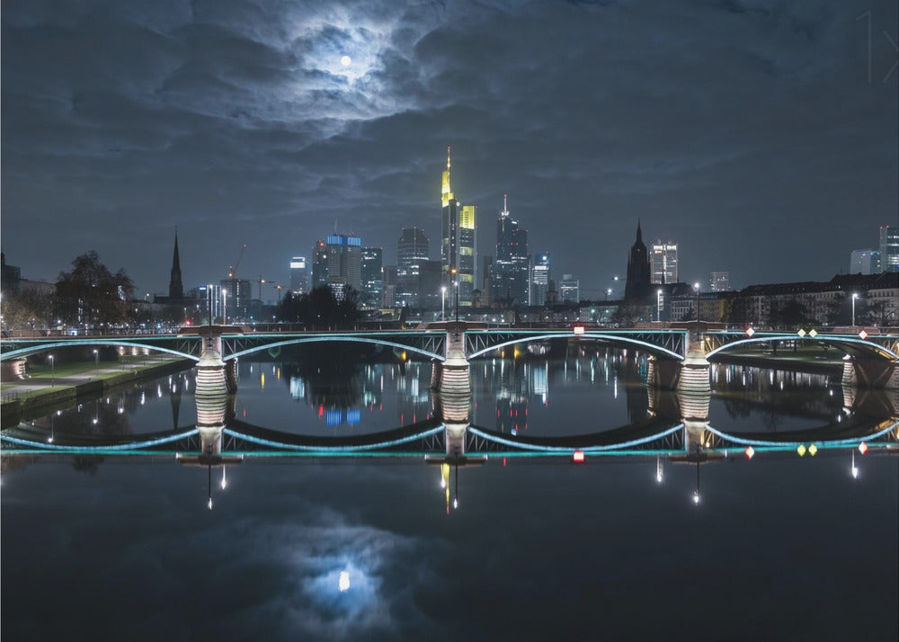 Frankfurt w pełni księżyca | Fototapeta
