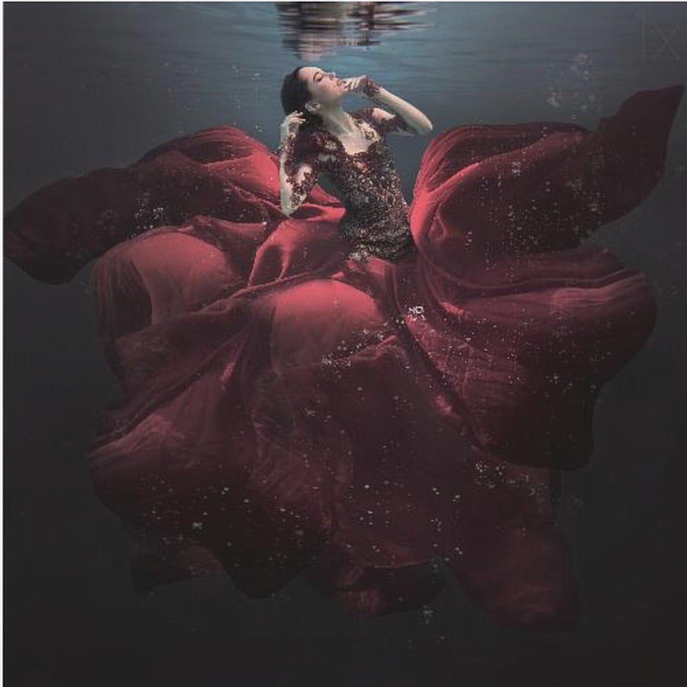 La dama de rojo | Impresiones en Lienzo